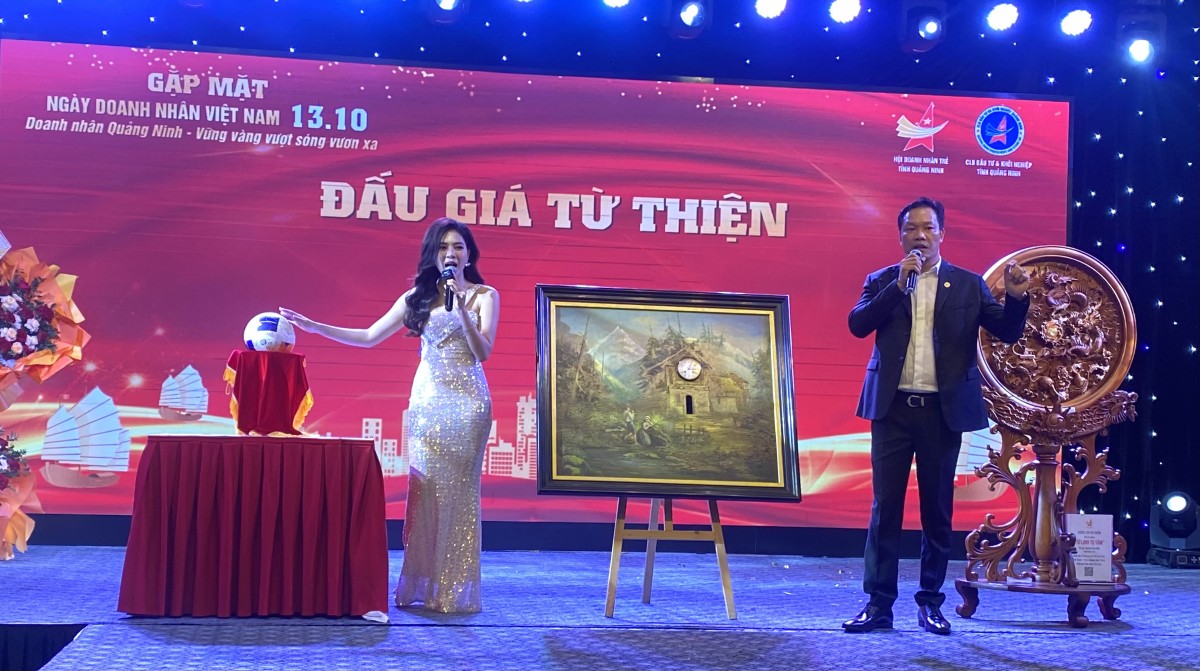 Quảng Ninh: Đấu giá 3 vật phẩm tổng trị giá tặng người dân ảnh hưởng bão số 3 Quảng Ninh: Đấu giá 3 vật phẩm tổng trị giá tặng người dân ảnh hưởng bão số 3