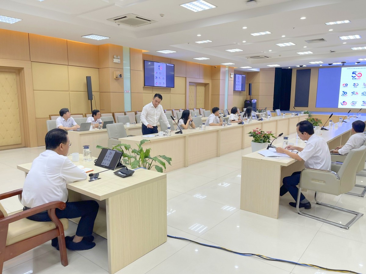 Ban giám khảo chấm thi logo 50 năm thành lập EVNCPC Ban giám khảo chấm thi logo 50 năm thành lập EVNCPC