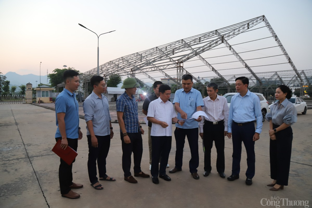 Giám đốc sở công thương tỉnh hoà bình kiểm tra chỉ đạo công tác tổ chức hội chợ