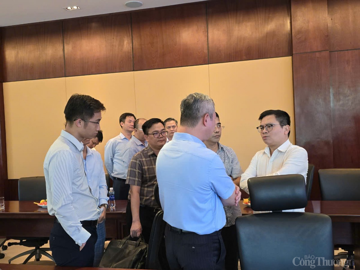 Chùm ảnh: Thứ trưởng Bộ Công Thương Trương Thanh Hoài làm việc tại Công ty Nhôm Đắk Nông - TKV