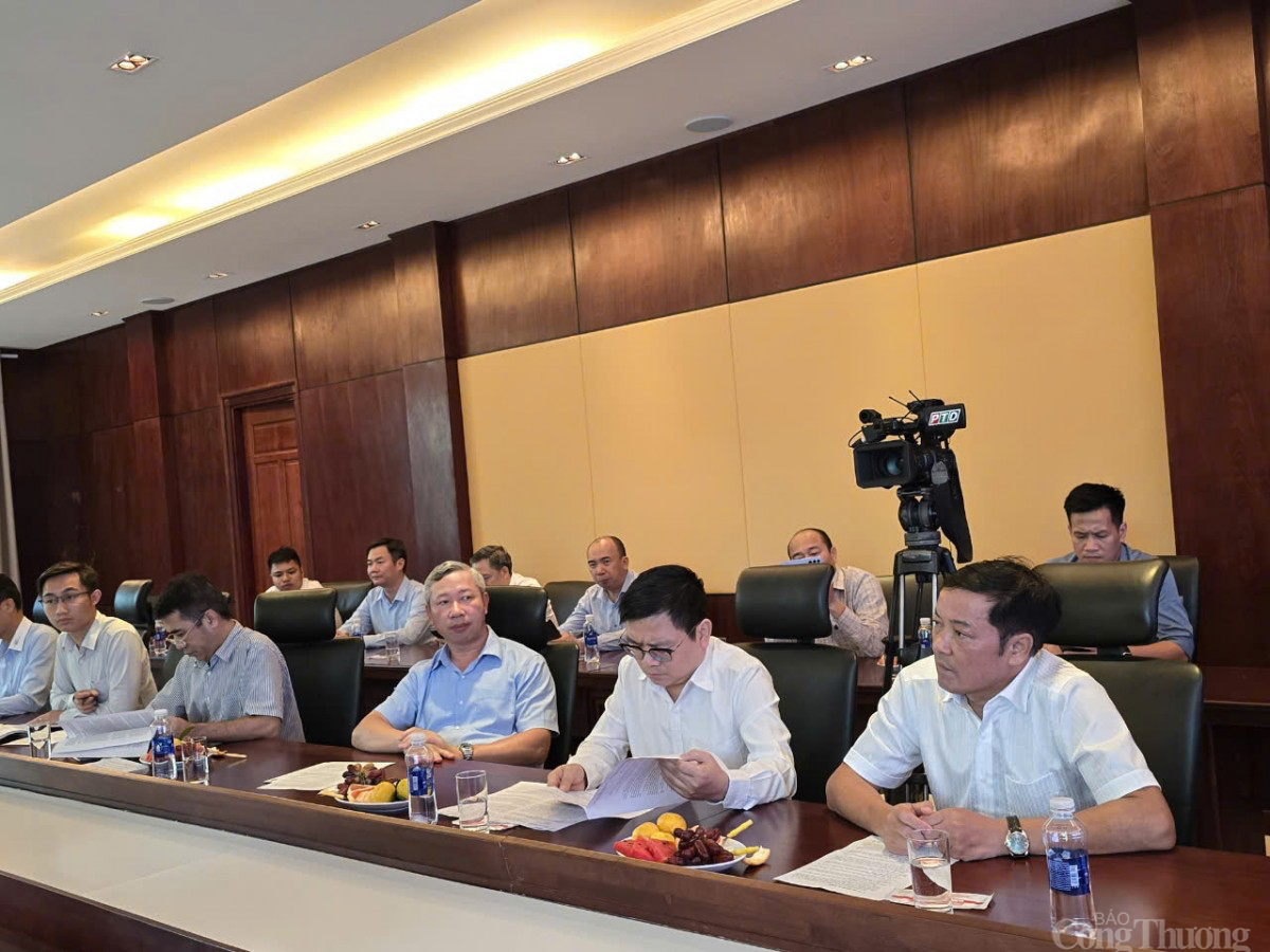 Chùm ảnh: Thứ trưởng Bộ Công Thương Trương Thanh Hoài làm việc tại Công ty Nhôm Đắk Nông - TKV