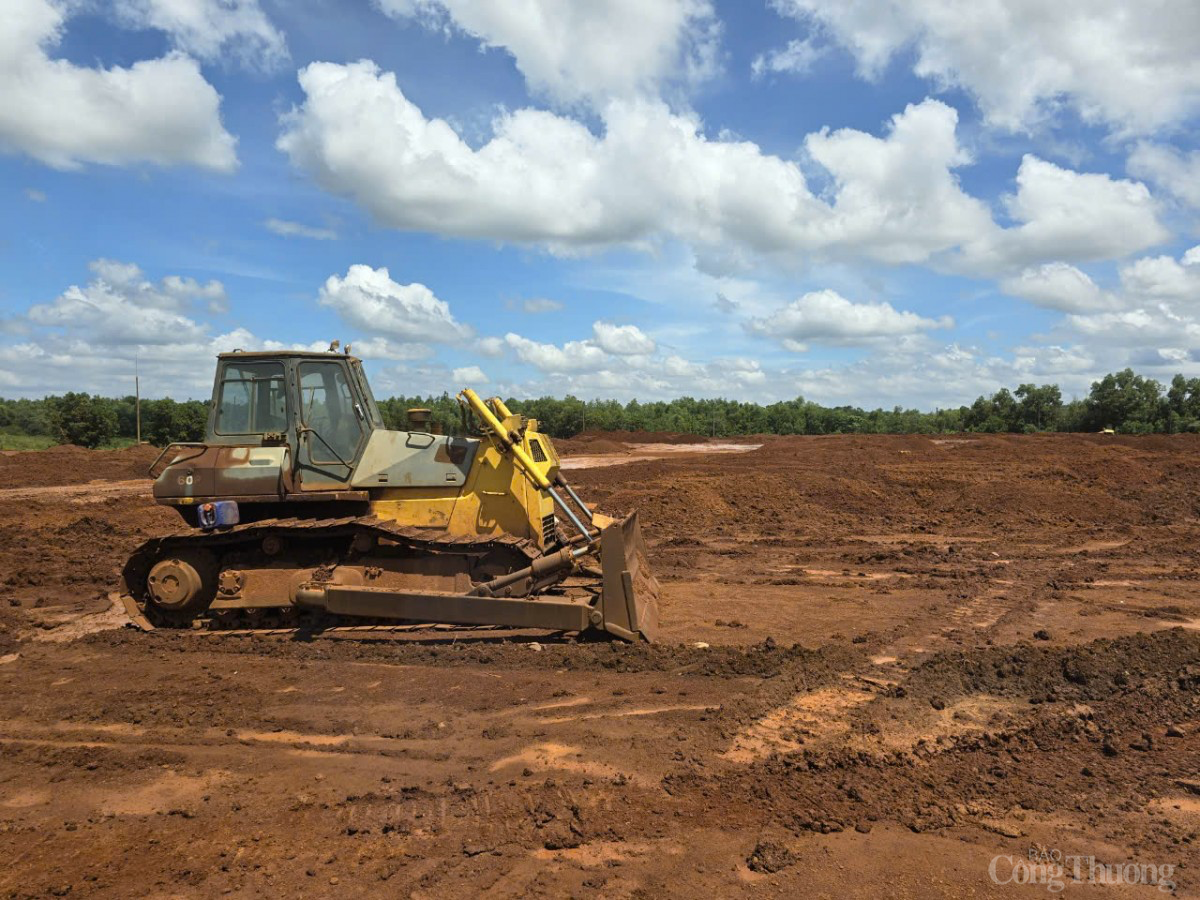 Chùm ảnh: Thứ trưởng Bộ Công Thương Trương Thanh Hoài làm việc tại Công ty Nhôm Đắk Nông - TKV