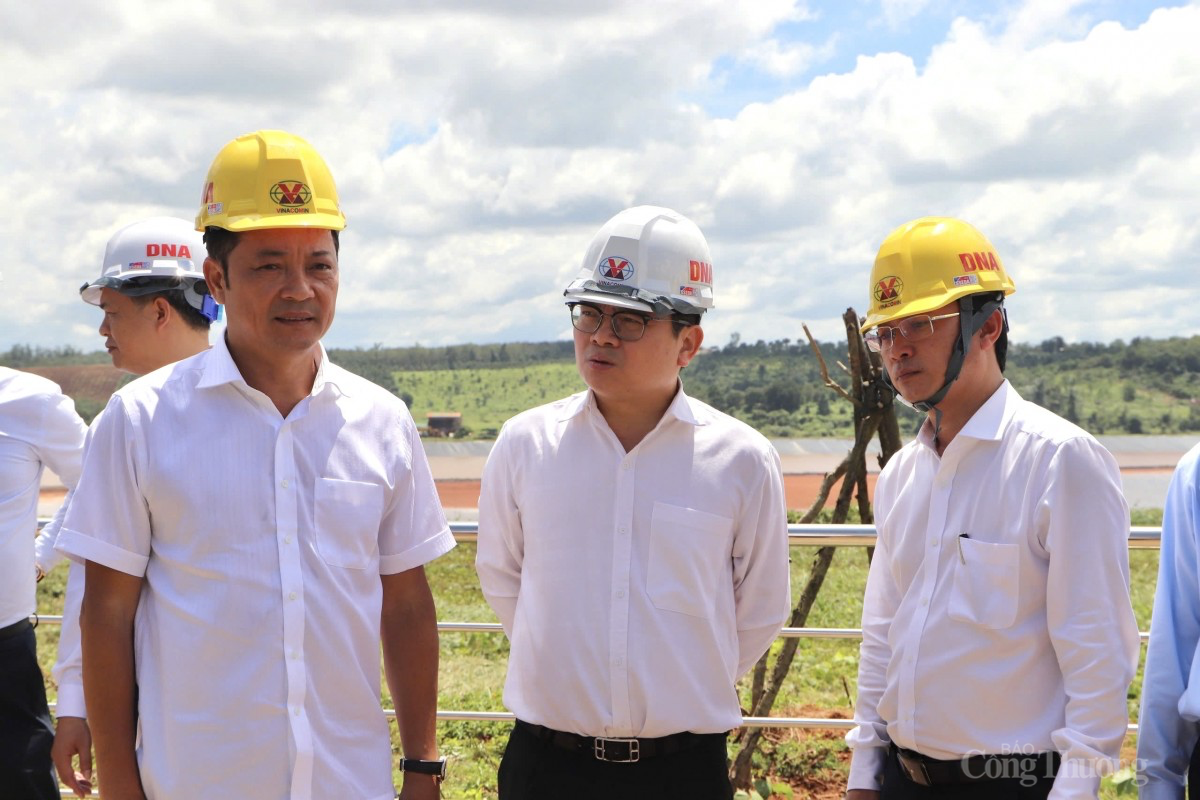 Chùm ảnh: Thứ trưởng Bộ Công Thương Trương Thanh Hoài làm việc tại Công ty Nhôm Đắk Nông - TKV