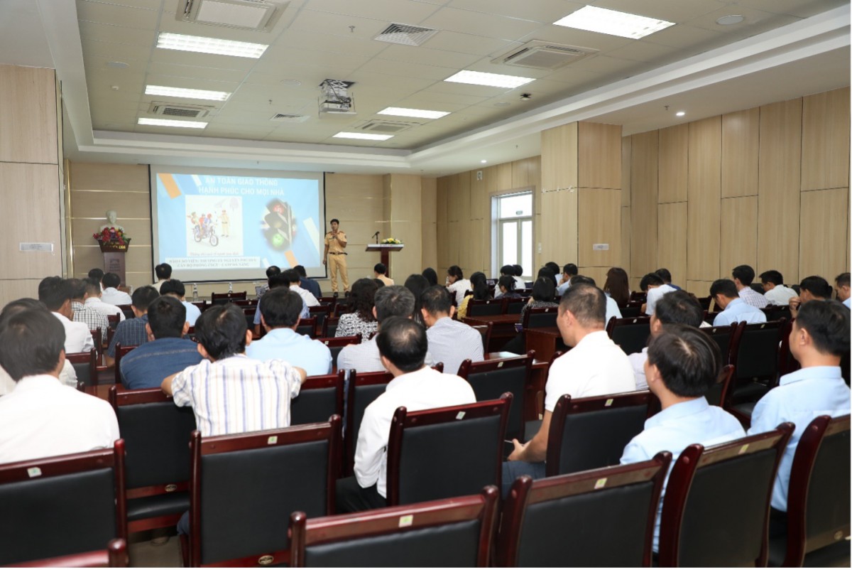 Công ty CP Thủy điện A Vương tuyên truyền An toàn giao thông, phòng chống khủng bố cho Người lao động Công ty CP Thủy điện A Vương tuyên truyền An toàn giao thông, phòng chống khủng bố cho Người lao động
