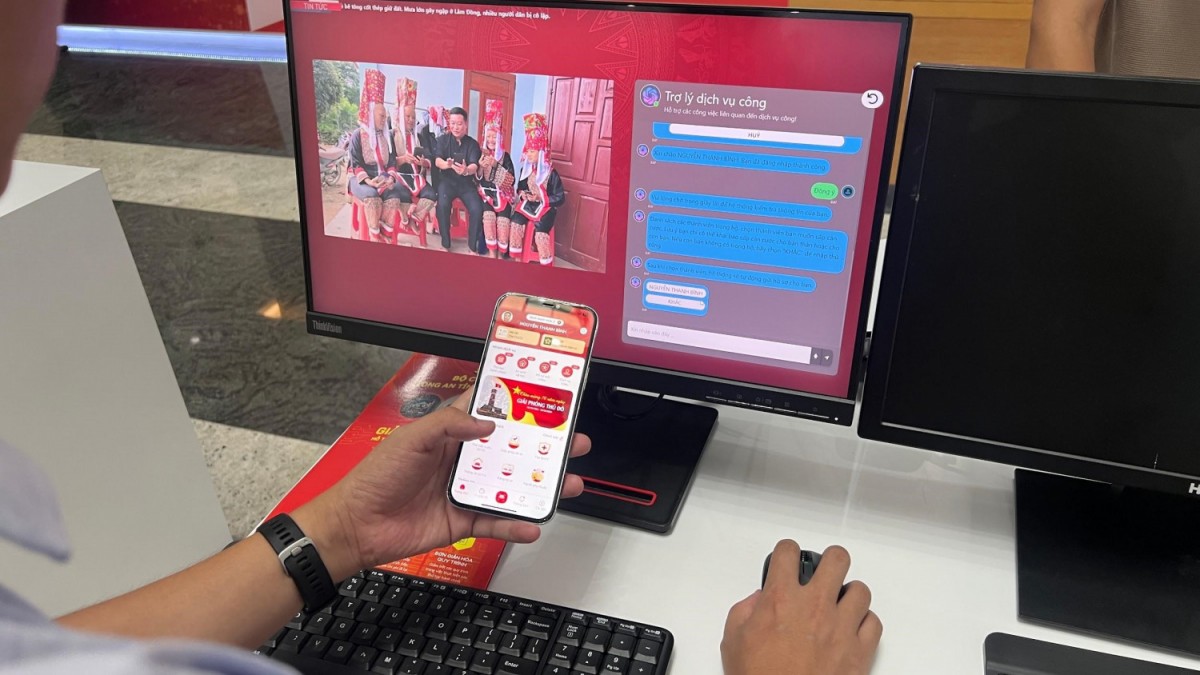 Giải pháp trợ lý ảo giúp rút ngắn thời gian xử lý hồ sơ đăng ký căn cước, mang lại sự thuận tiện và nhanh chóng cho người dân trong việc thực hiện dịch vụ công trực tuyến (Ảnh: Công an Quảng Ninh). Giải pháp trợ lý ảo giúp rút ngắn thời gian xử lý hồ sơ đăng ký căn cước, mang lại sự thuận tiện và nhanh chóng cho người dân trong việc thực hiện dịch vụ công trực tuyến (Ảnh: Công an Quảng Ninh).