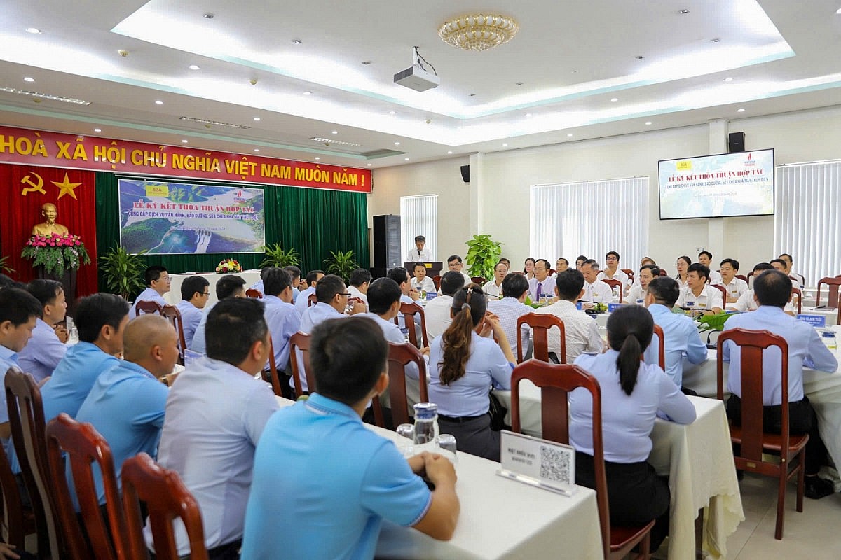 Toàn cảnh buổi lễ ký kết giữa S3A và Thủy điện Đakđrinh Toàn cảnh buổi lễ ký kết giữa S3A và Thủy điện Đakđrinh