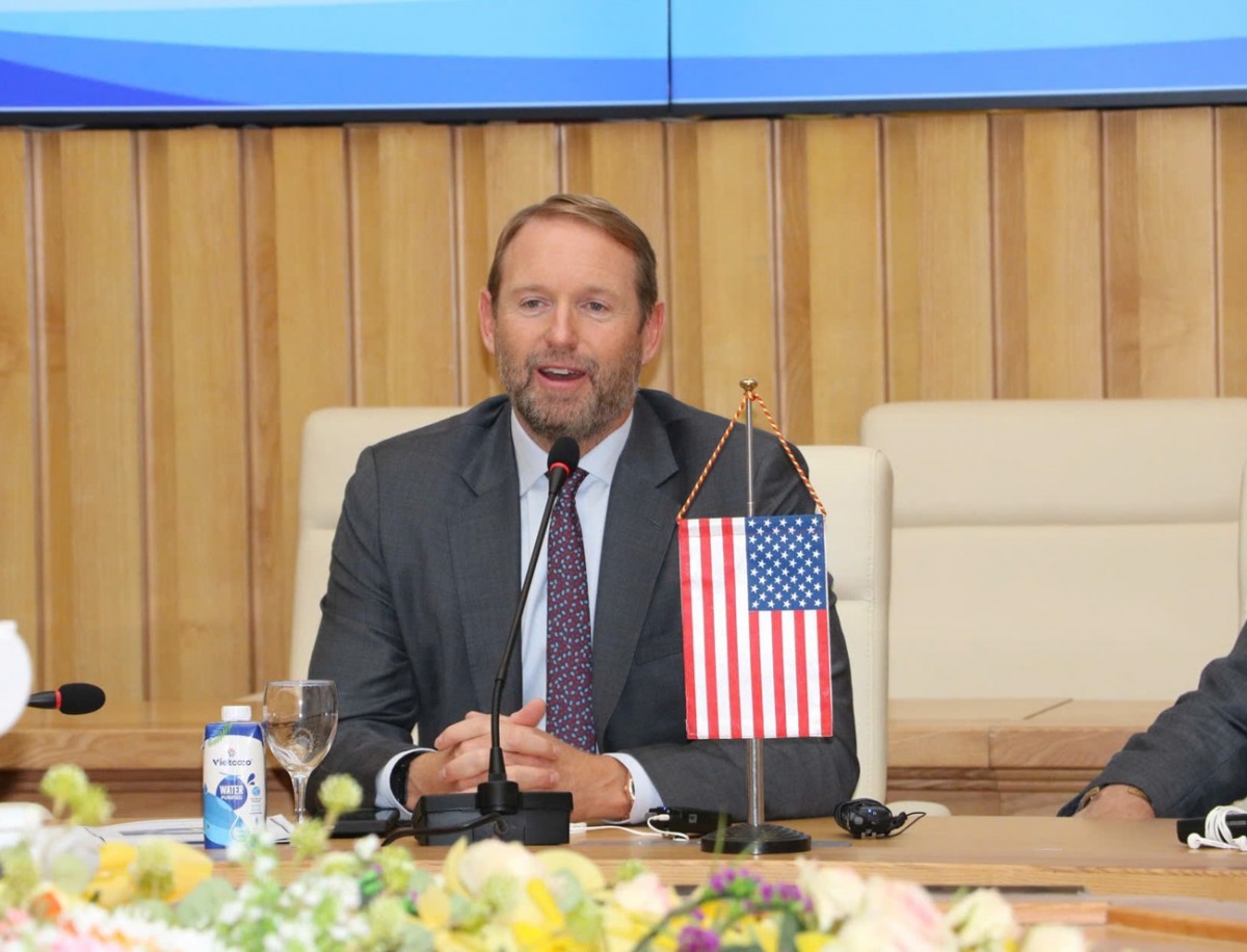 Thứ trưởng Nguyễn Hoàng Long làm việc với Đại sứ quán Hoa Kỳ và Tập đoàn Pacifico Energy Thứ trưởng Nguyễn Hoàng Long làm việc với Đại sứ quán Hoa Kỳ và Tập đoàn Pacifico Energy