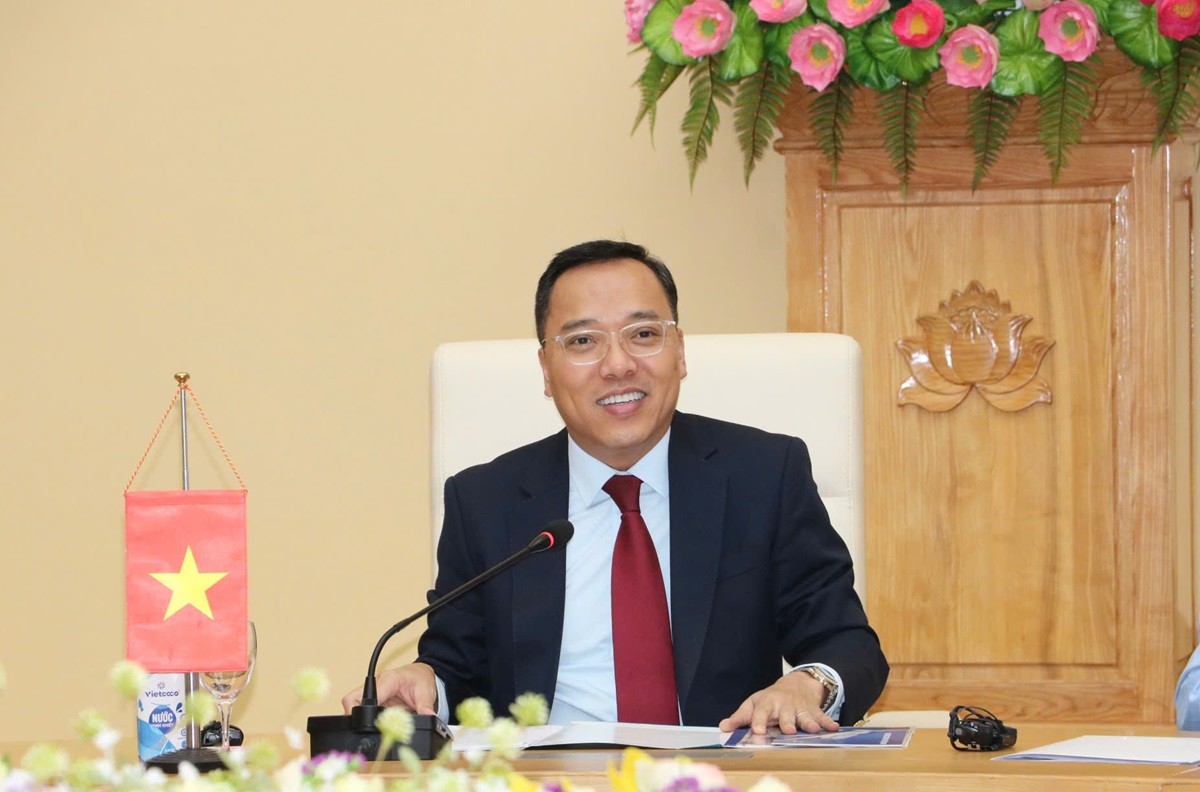 Thứ trưởng Nguyễn Hoàng Long làm việc với Đại sứ quán Hoa Kỳ và Tập đoàn Pacifico Energy Thứ trưởng Nguyễn Hoàng Long làm việc với Đại sứ quán Hoa Kỳ và Tập đoàn Pacifico Energy