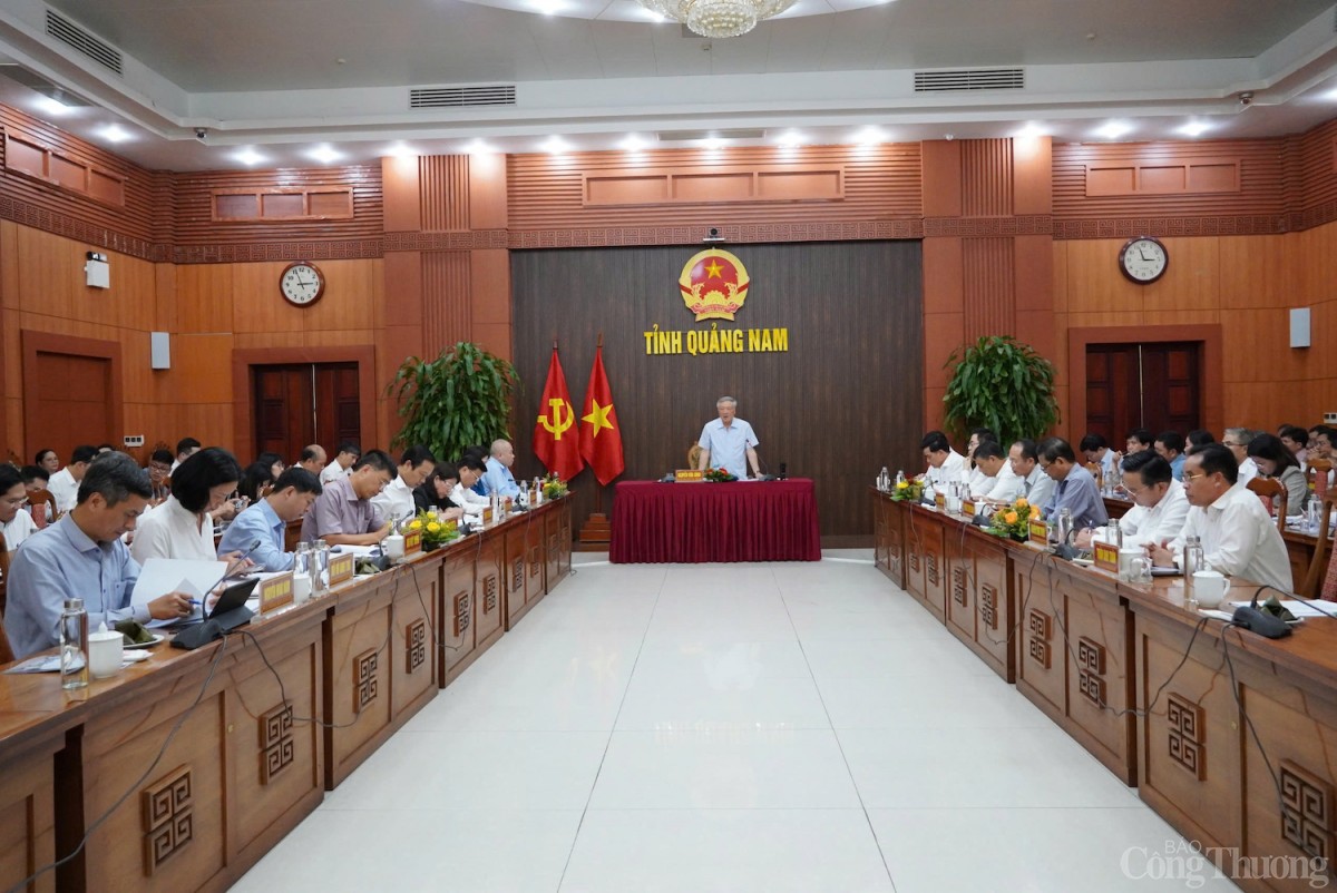 Phó Thủ tướng Nguyễn Hòa Bình làm việc với 5 tỉnh thành miền Trung về đầu tư công Phó Thủ tướng Nguyễn Hòa Bình làm việc với 5 tỉnh thành miền Trung về đầu tư công