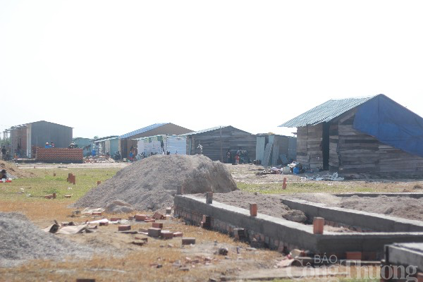 Gia Lai: Kỳ vọng về nơi ở mới của người dân từng sống trong ngôi làng ‘biệt lập’ Gia Lai: Kỳ vọng về nơi ở mới của người dân từng sống trong ngôi làng ‘biệt lập’