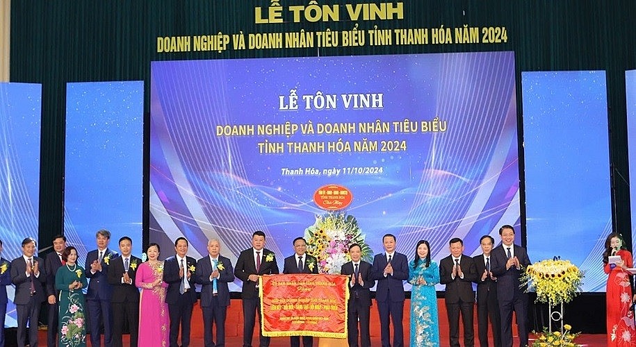 Thanh Hóa: Hai doanh nghiệp có thành tích xuất sắc nhận Cờ thi đua của Chính phủ Thanh Hóa: Hai doanh nghiệp có thành tích xuất sắc nhận Cờ thi đua của Chính phủ