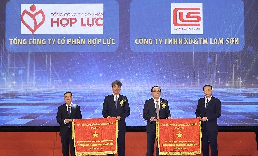 Thanh Hóa: Hai doanh nghiệp có thành tích xuất sắc nhận Cờ thi đua của Chính phủ Thanh Hóa: Hai doanh nghiệp có thành tích xuất sắc nhận Cờ thi đua của Chính phủ