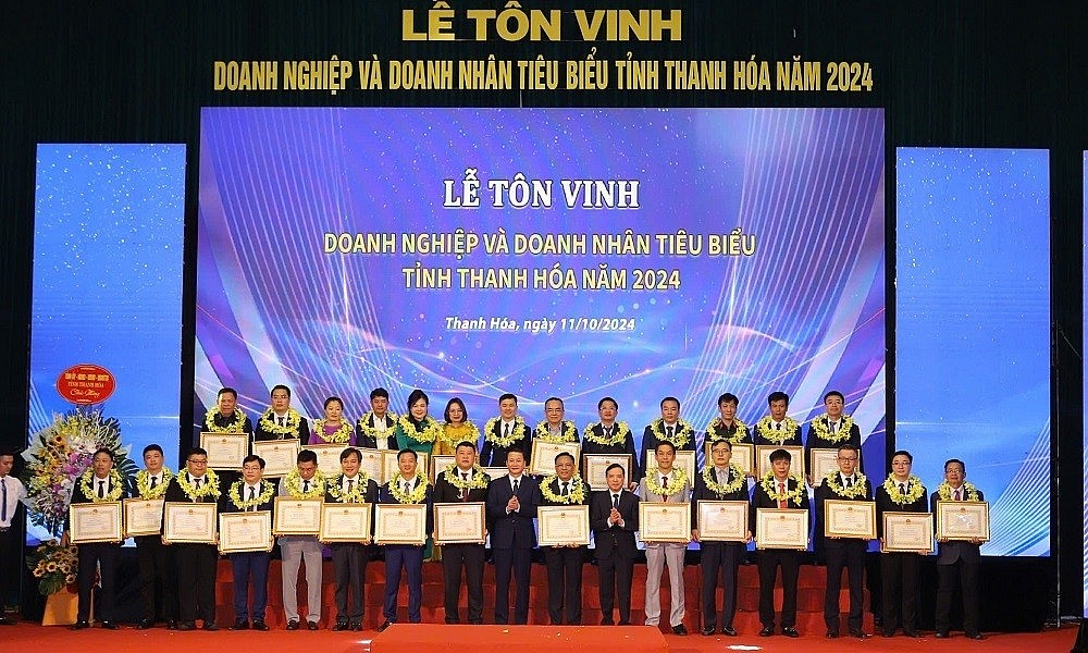 Thanh Hóa: Hai doanh nghiệp có thành tích xuất sắc nhận Cờ thi đua của Chính phủ Thanh Hóa: Hai doanh nghiệp có thành tích xuất sắc nhận Cờ thi đua của Chính phủ
