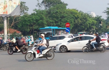 Dự báo thời tiết hôm nay 13/10/2024: Miền Bắc ngày nắng; miền Nam, Tây Nguyên mưa lớn, lốc sét, gió giật mạnh