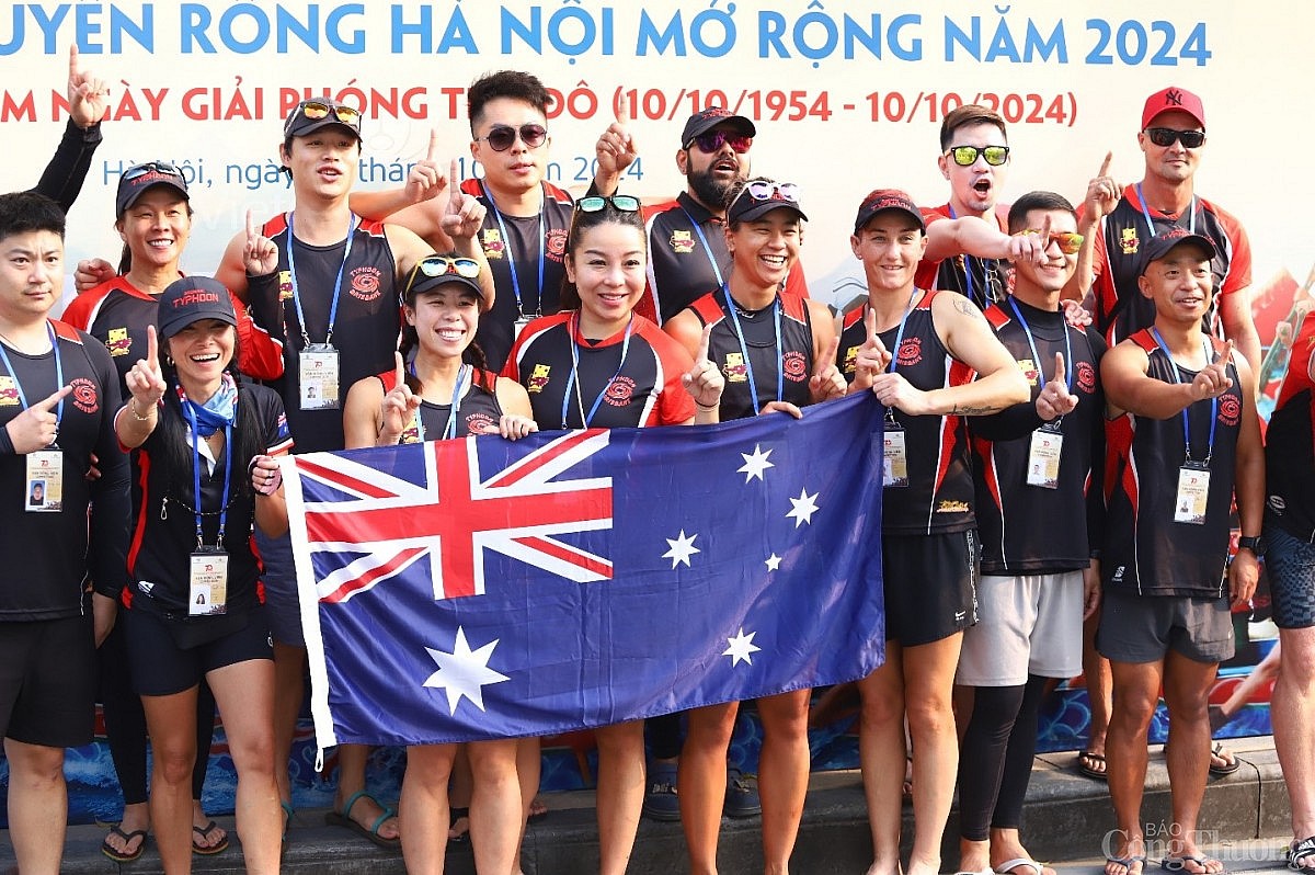 Hơn 800 “tay chèo” tranh tài tại Giải Bơi chải thuyền rồng Hà Nội mở rộng năm 2024 Hơn 800 “tay chèo” tranh tài tại Giải Bơi chải thuyền rồng Hà Nội mở rộng năm 2024