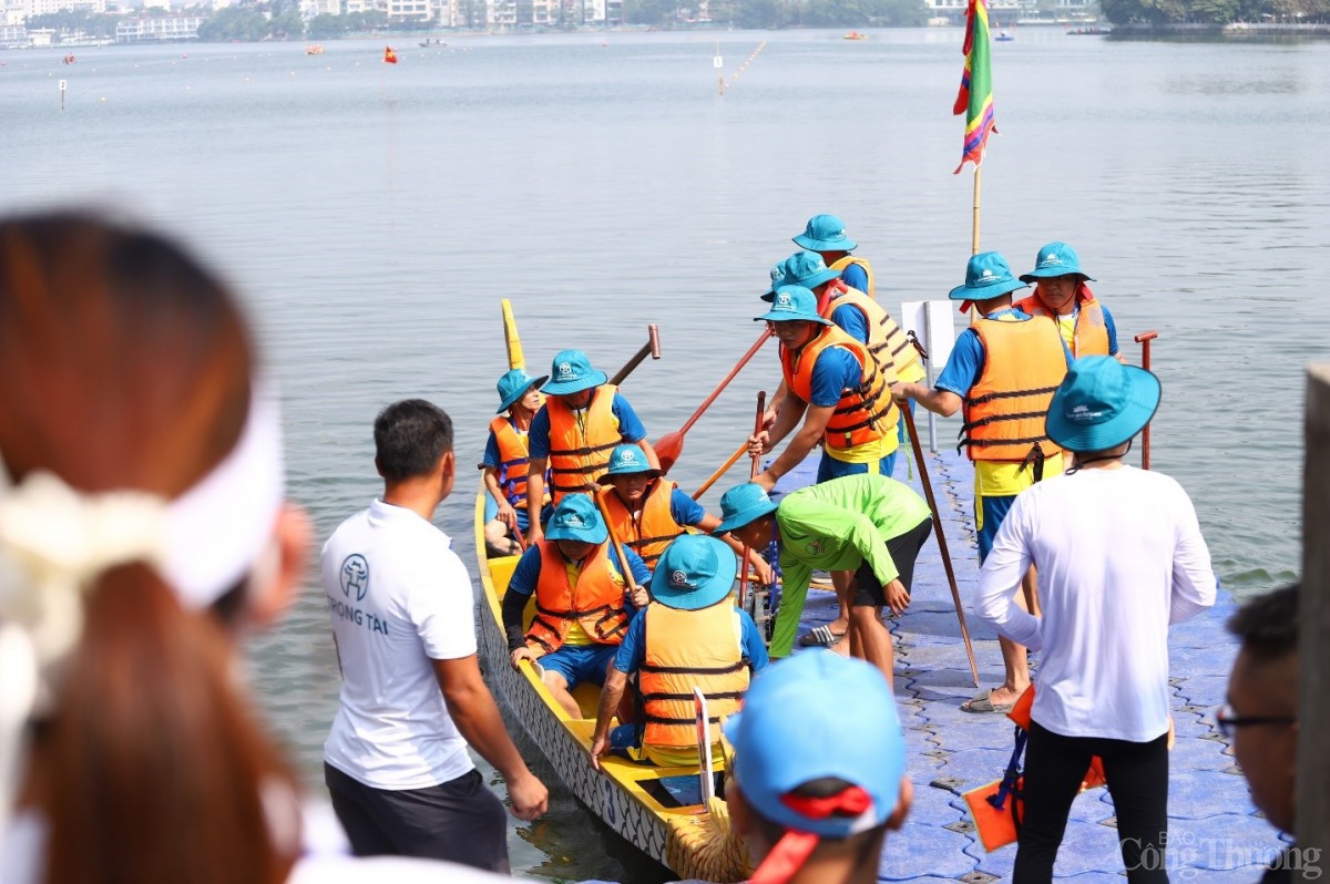 Hơn 800 “tay chèo” tranh tài tại Giải Bơi chải thuyền rồng Hà Nội mở rộng năm 2024 Hơn 800 “tay chèo” tranh tài tại Giải Bơi chải thuyền rồng Hà Nội mở rộng năm 2024
