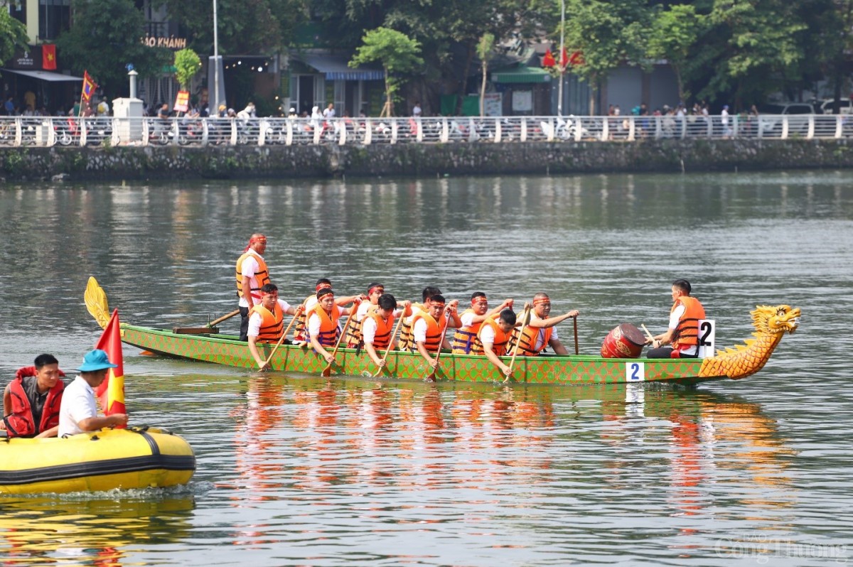 Hơn 800 “tay chèo” tranh tài tại Giải Bơi chải thuyền rồng Hà Nội mở rộng năm 2024 Hơn 800 “tay chèo” tranh tài tại Giải Bơi chải thuyền rồng Hà Nội mở rộng năm 2024