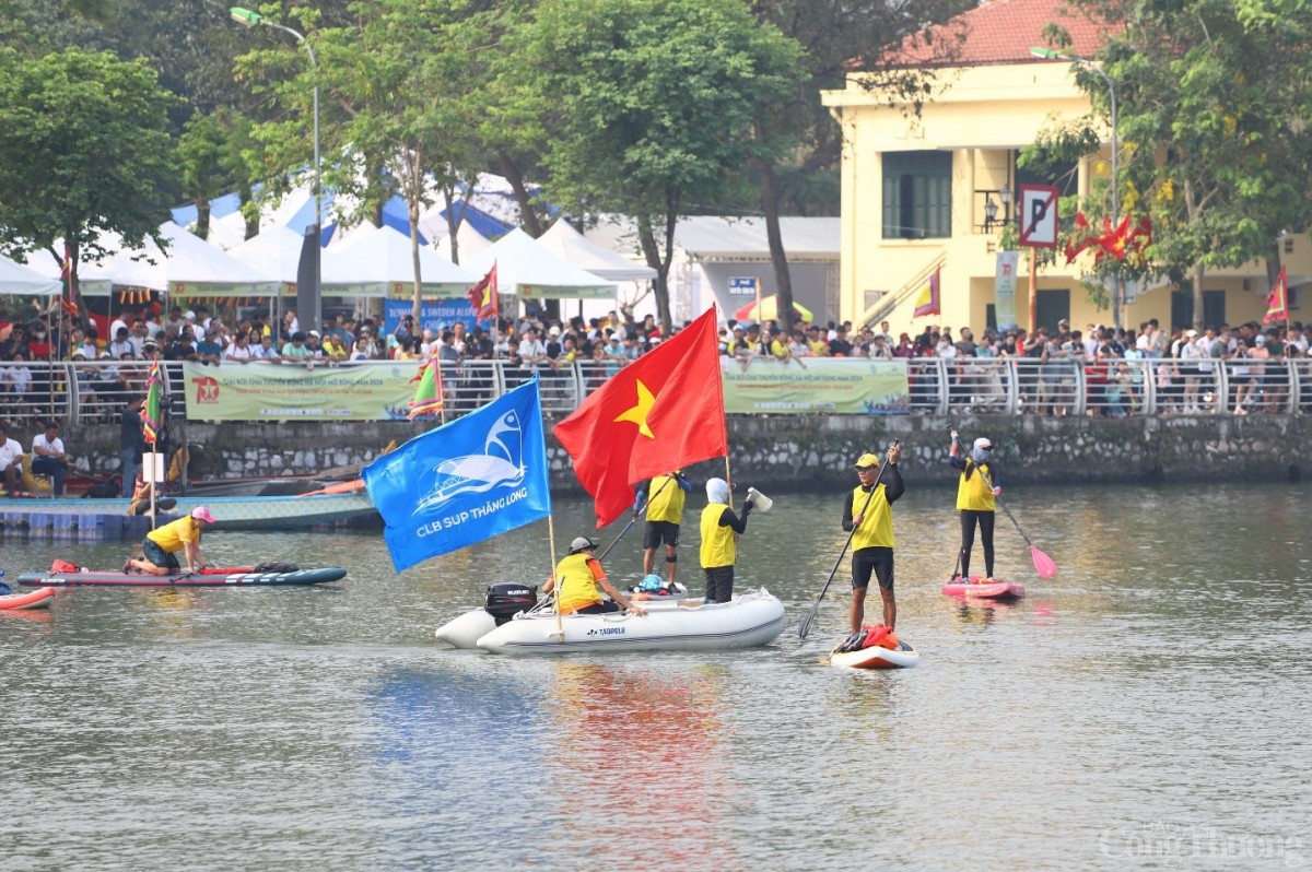 Hơn 800 “tay chèo” tranh tài tại Giải Bơi chải thuyền rồng Hà Nội mở rộng năm 2024 Hơn 800 “tay chèo” tranh tài tại Giải Bơi chải thuyền rồng Hà Nội mở rộng năm 2024