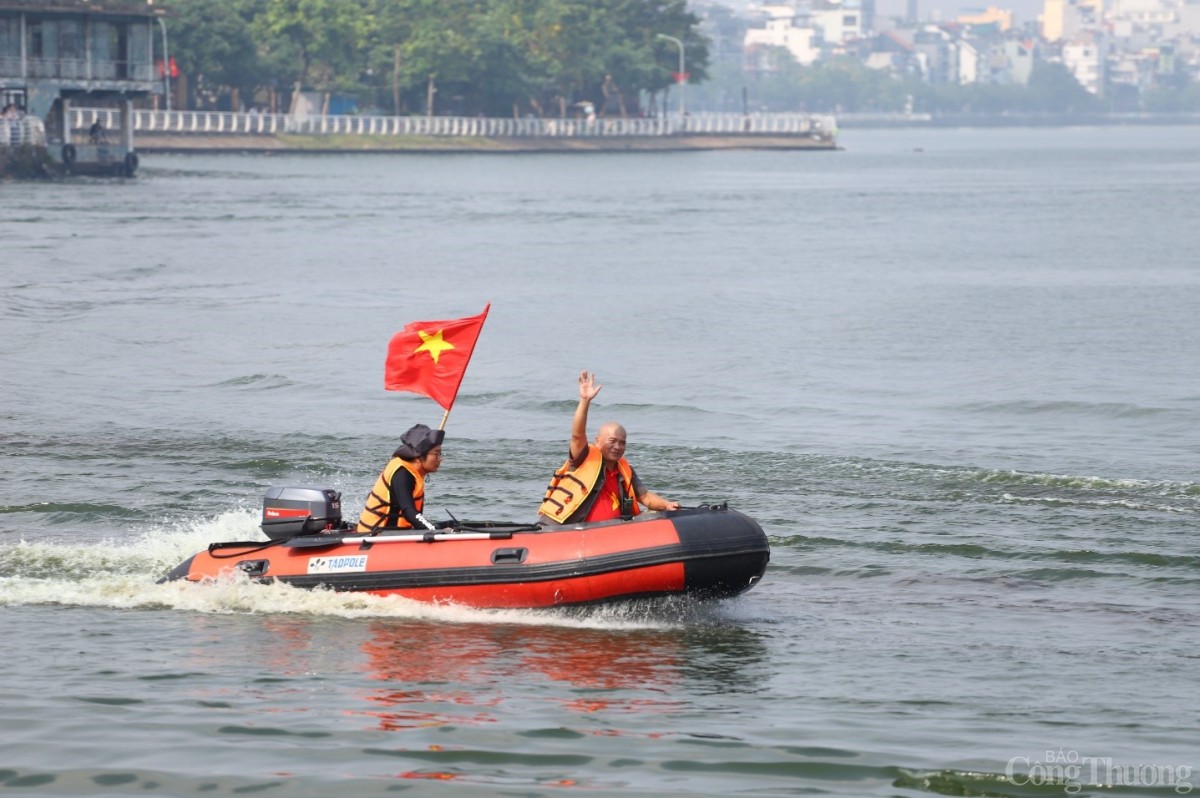 Hơn 800 “tay chèo” tranh tài tại Giải Bơi chải thuyền rồng Hà Nội mở rộng năm 2024 Hơn 800 “tay chèo” tranh tài tại Giải Bơi chải thuyền rồng Hà Nội mở rộng năm 2024