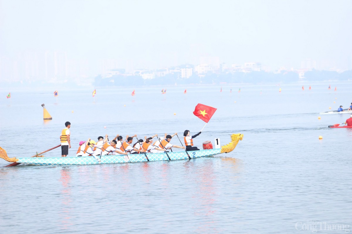 Hơn 800 “tay chèo” tranh tài tại Giải Bơi chải thuyền rồng Hà Nội mở rộng năm 2024 Hơn 800 “tay chèo” tranh tài tại Giải Bơi chải thuyền rồng Hà Nội mở rộng năm 2024