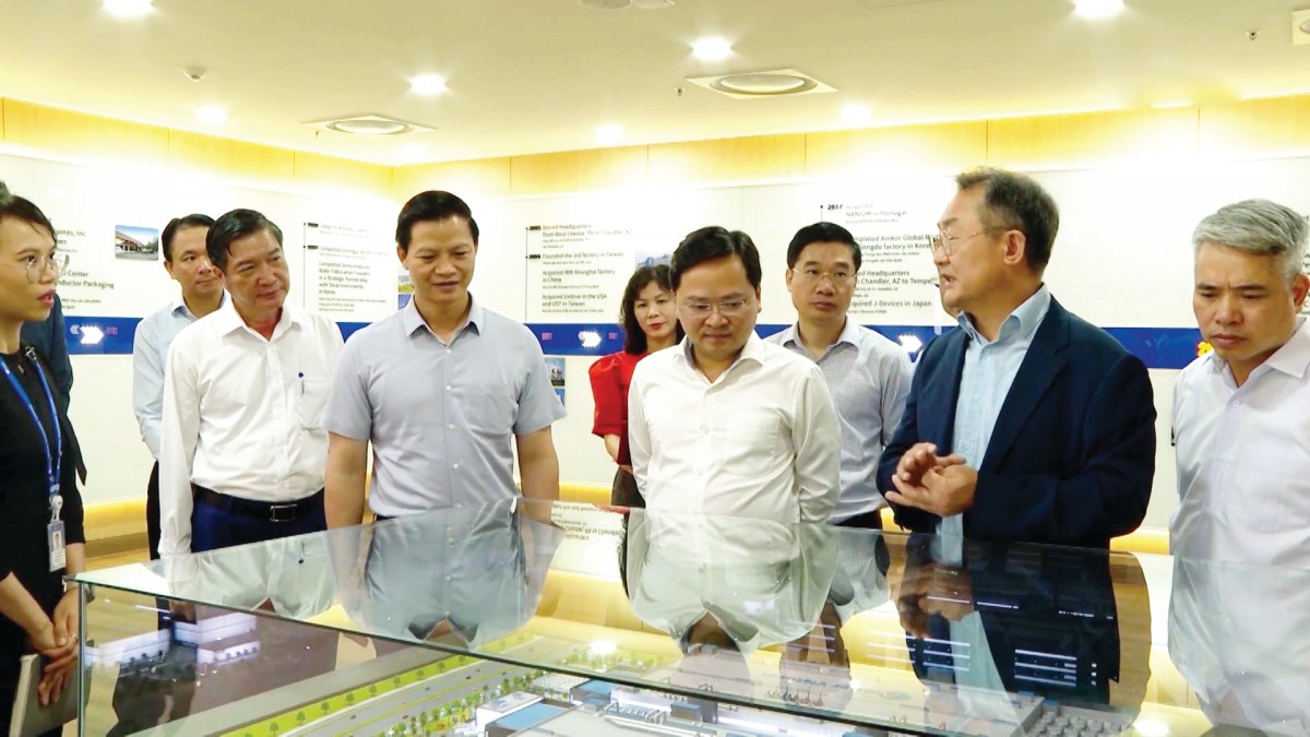 Bí thư Tỉnh ủy Nguyễn Anh Tuấn và Chủ tịch UBND tỉnh Vương Quốc Tuấn đến thăm, làm việc với Công ty Amkor Technology Việt Nam sáng 12/9/2024 Bí thư Tỉnh ủy Nguyễn Anh Tuấn và Chủ tịch UBND tỉnh Vương Quốc Tuấn đến thăm, làm việc với Công ty Amkor Technology Việt Nam sáng 12/9/2024
