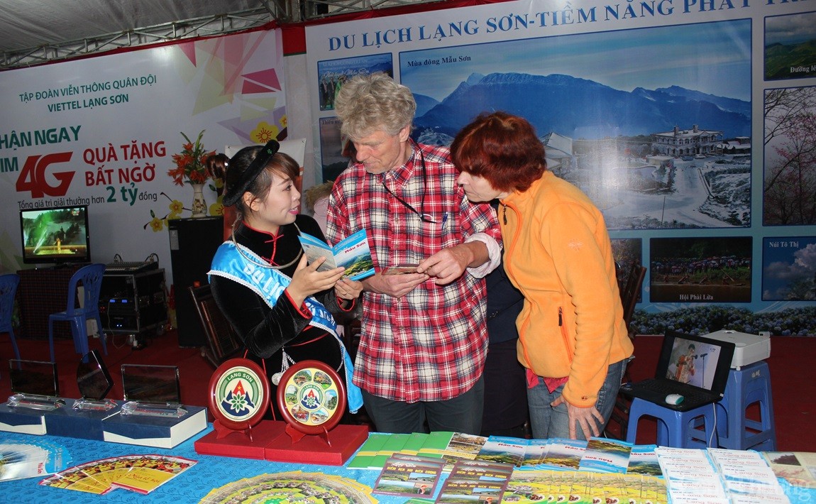 Tổng lượng khách du lịch đến Lạng Sơn và doanh thu tăng khá, vượt tiến độ đề ra Tổng lượng khách du lịch đến Lạng Sơn và doanh thu tăng khá, vượt tiến độ đề ra