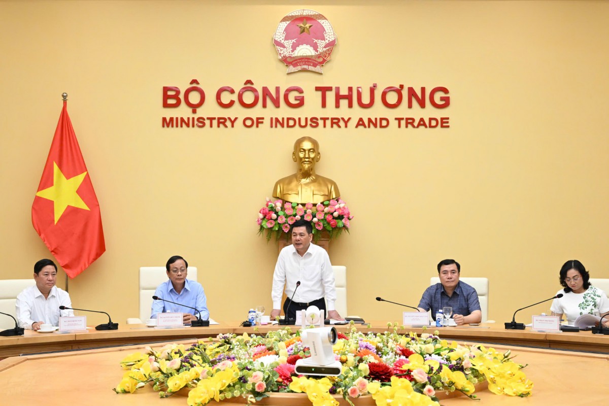 Chùm ảnh: Bộ trưởng Nguyễn Hồng Diên làm việc với đoàn công tác của tỉnh Ninh Thuận Chùm ảnh: Bộ trưởng Nguyễn Hồng Diên làm việc với đoàn công tác của tỉnh Ninh Thuận