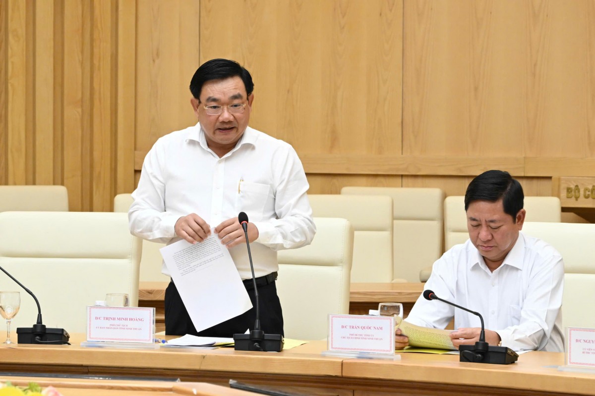 Chùm ảnh: Bộ trưởng Nguyễn Hồng Diên làm việc với đoàn công tác của tỉnh Ninh Thuận Chùm ảnh: Bộ trưởng Nguyễn Hồng Diên làm việc với đoàn công tác của tỉnh Ninh Thuận