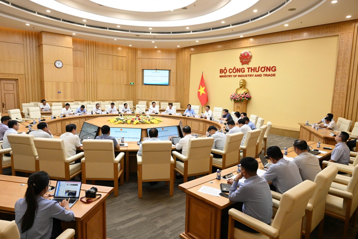 Bộ trưởng Bộ Công Thương Nguyễn Hồng Diên làm việc với đoàn công tác tỉnh Ninh Thuận Bộ trưởng Bộ Công Thương Nguyễn Hồng Diên làm việc với đoàn công tác tỉnh Ninh Thuận