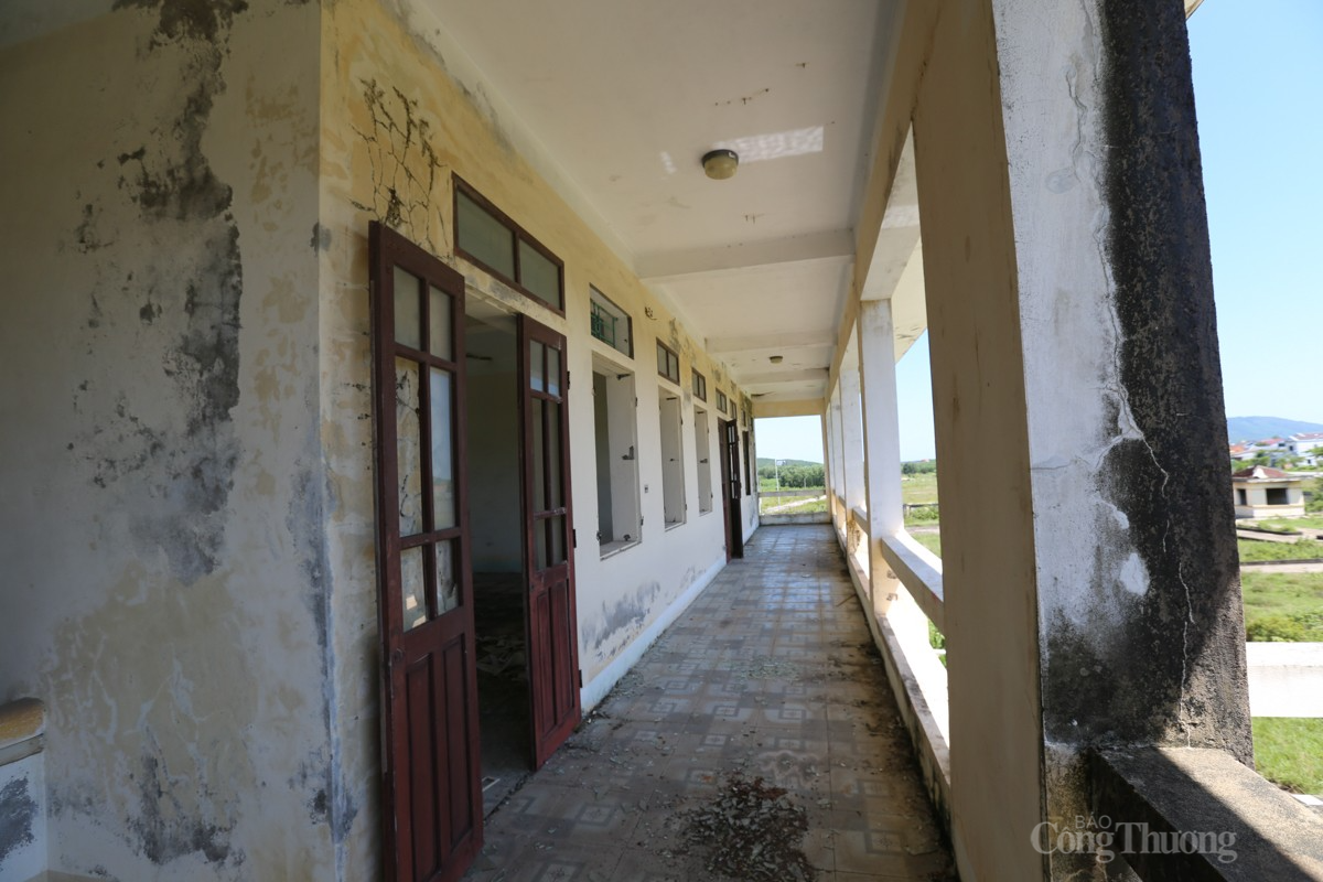 Cơ sở vật chất tiền tỷ bị bỏ hoang gây lãng phí, nhếch nhác