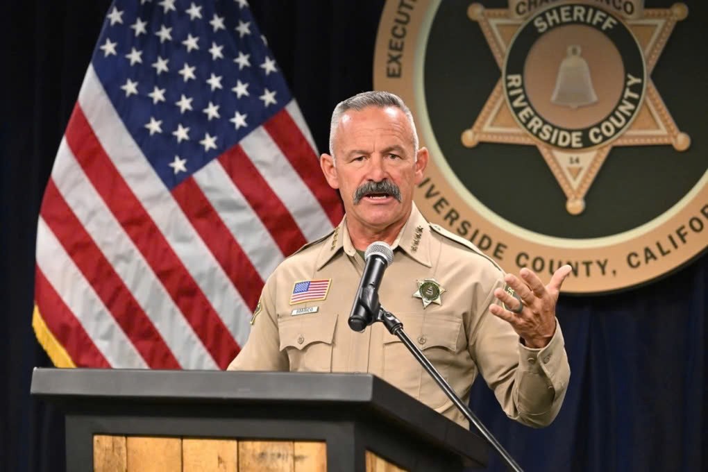 Chad Bianco, cảnh sát trưởng Hạt Riverside, trả lời họp báo ngày 12/10 về vụ bắt giữ Vem Miller ở Coachella. Ảnh: Press-Enterprise Chad Bianco, cảnh sát trưởng Hạt Riverside, trả lời họp báo ngày 12/10 về vụ bắt giữ Vem Miller ở Coachella. Ảnh: Press-Enterprise