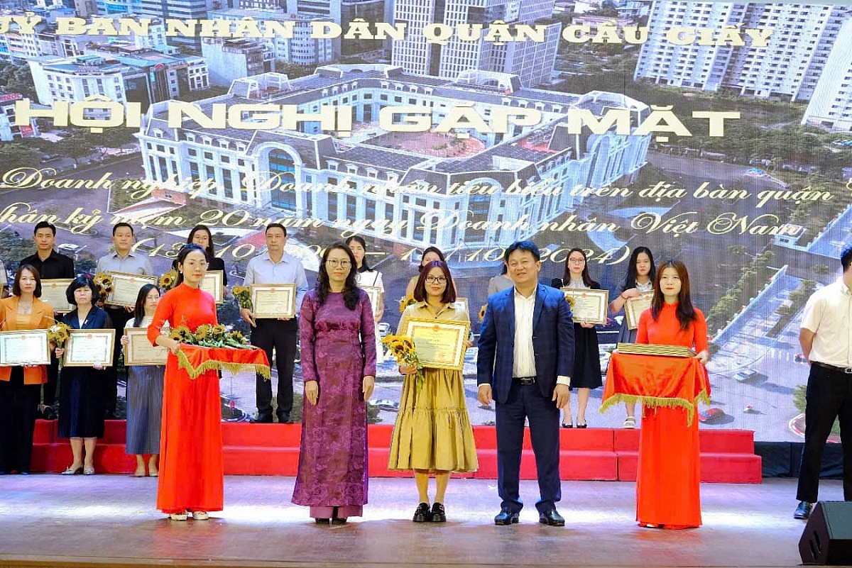 Vinalink Group - Hành trình vươn tầm: Từ thành công trong kinh doanh đến đóng góp cho cộng đồng Vinalink Group - Hành trình vươn tầm: Từ thành công trong kinh doanh đến đóng góp cho cộng đồng