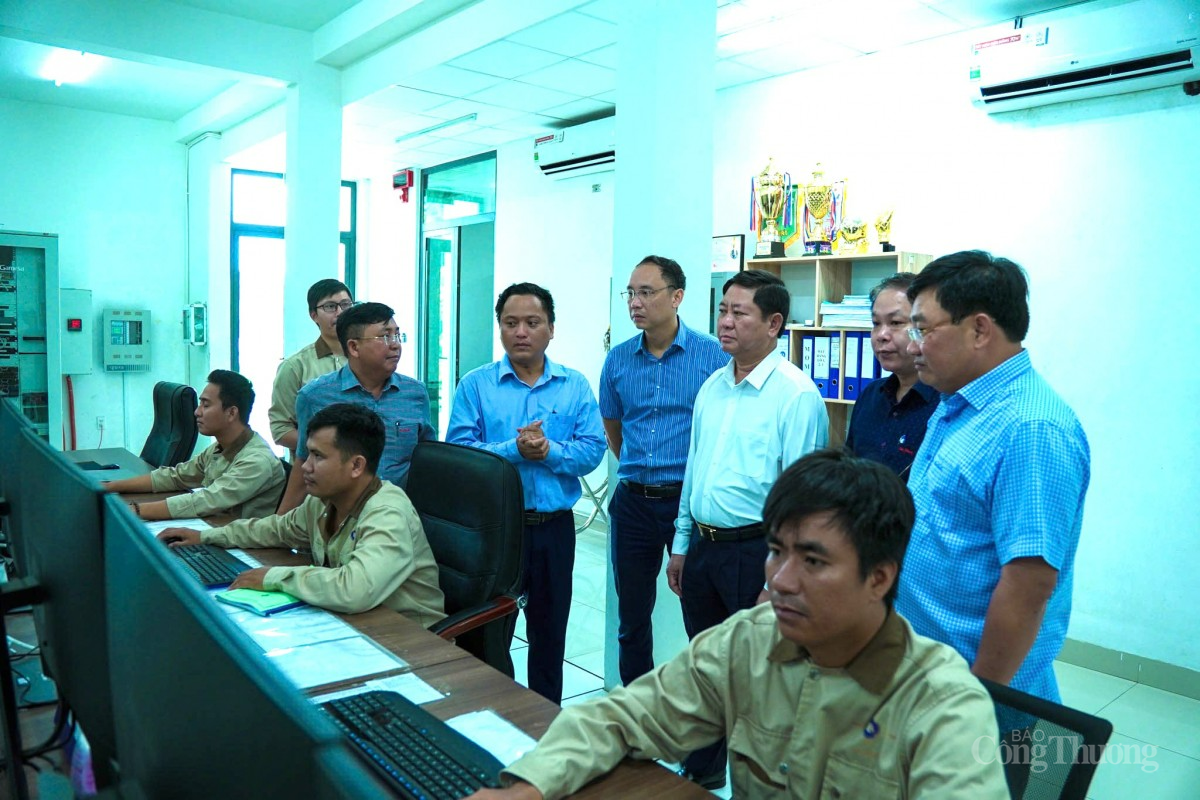 Cần chính sách phù hợp đẩy mạnh khai thác năng lượng điện gió, điện mặt trời tại Việt Nam Cần chính sách phù hợp đẩy mạnh khai thác năng lượng điện gió, điện mặt trời tại Việt Nam