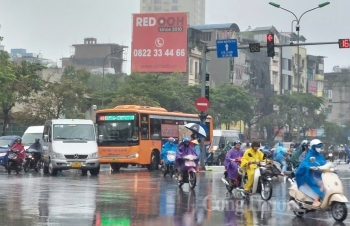 Hà Nội đang mưa dông, đề phòng ngập úng cục bộ