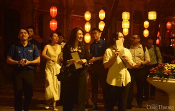 Ngược về quá khứ trong tour đêm “Giải mã Hoàng thành Thăng Long”