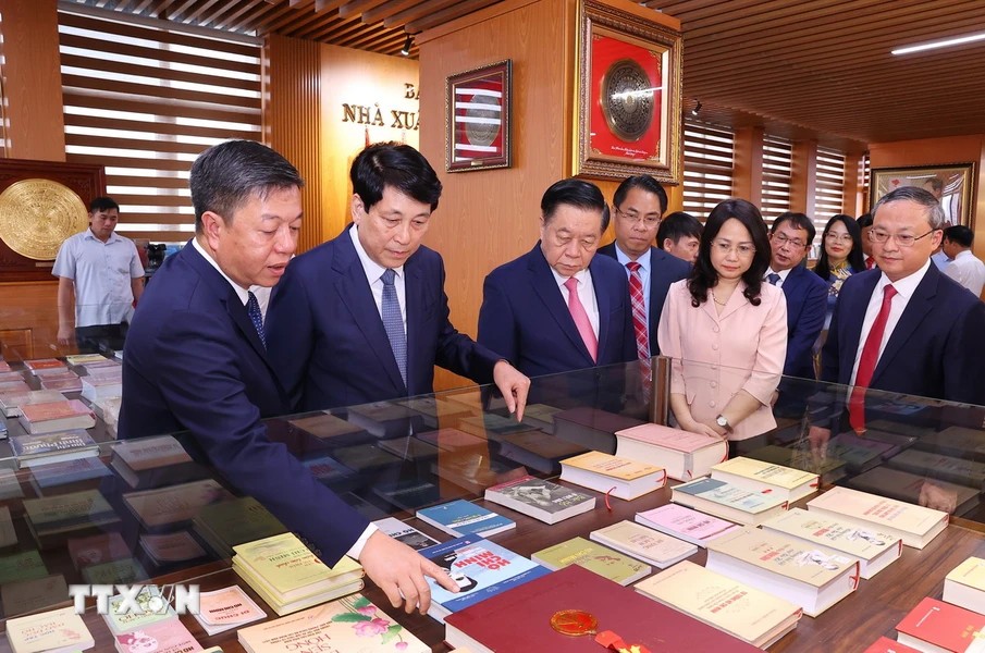 Ra mắt Tủ sách điện tử Tổng Bí thư Nguyễn Phú Trọng Ra mắt Tủ sách điện tử Tổng Bí thư Nguyễn Phú Trọng