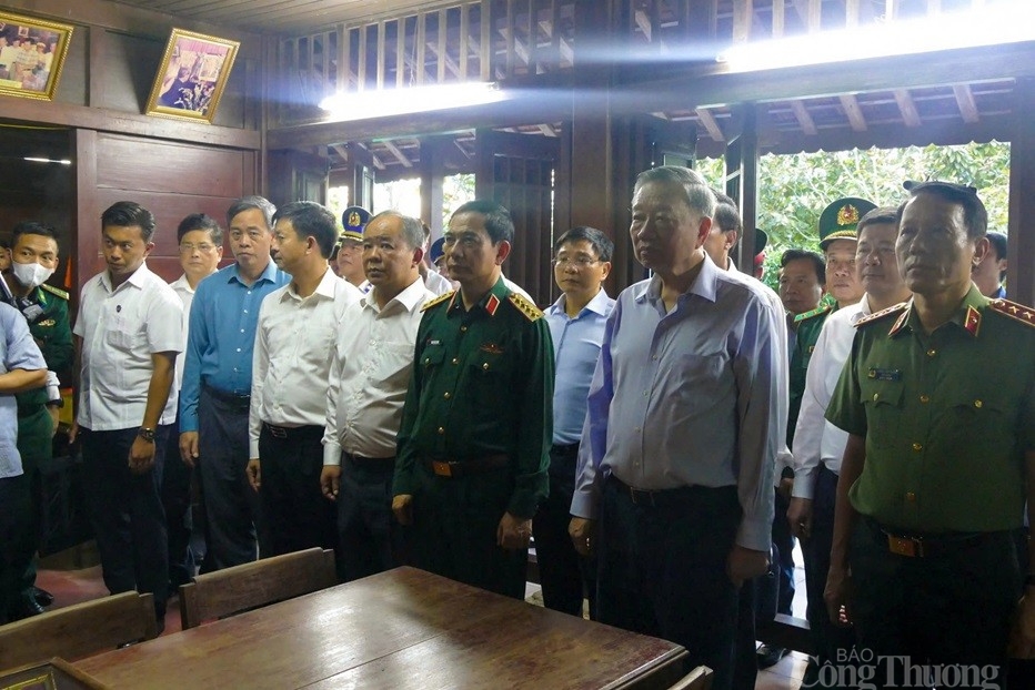 Tổng Bí thư, Chủ tịch nước Tô Lâm dâng hương tại Khu di tích Thành cổ Quảng Trị