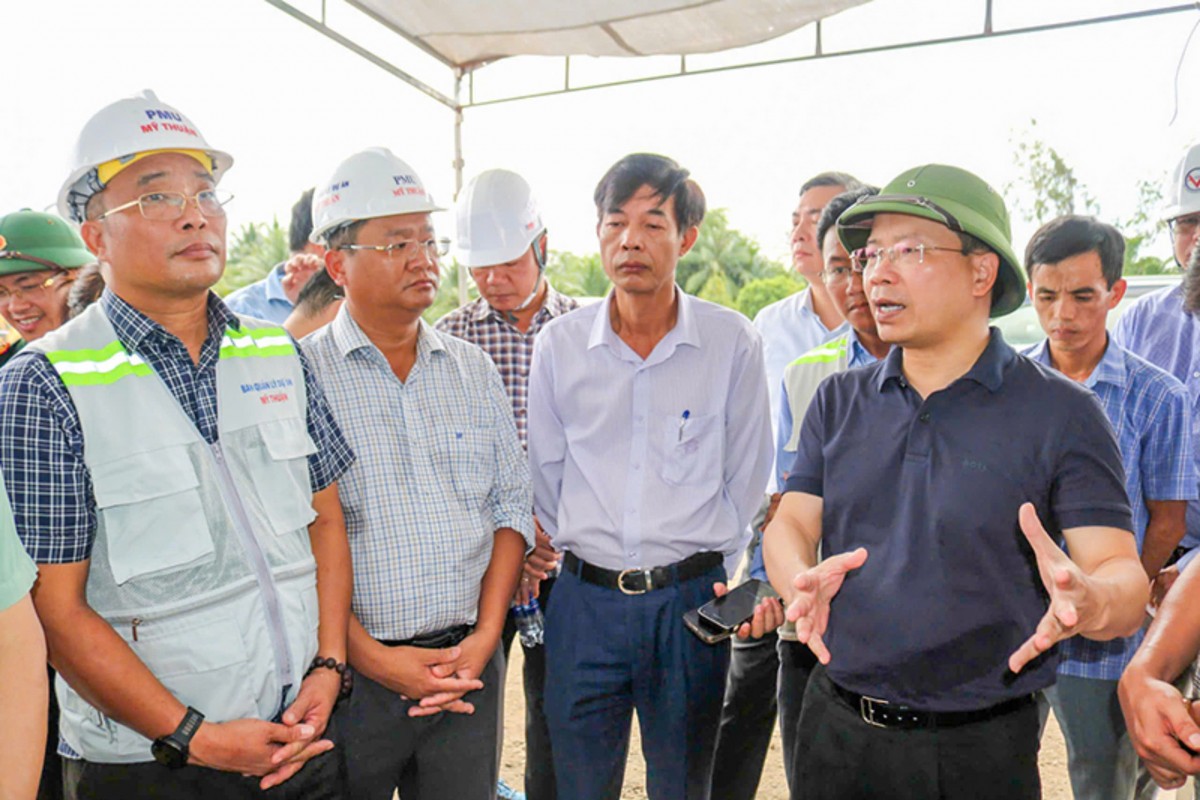 Các dự án giao thông trọng điểm vùng Đồng bằng sông Cửu Long: Chậm tiến độ do công suất khai thác vật liệu còn hạn chế Các dự án giao thông trọng điểm vùng Đồng bằng sông Cửu Long: Chậm tiến độ do công suất khai thác vật liệu còn hạn chế