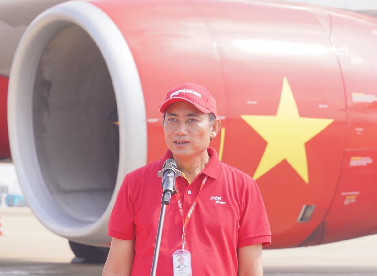 Phó Tổng giám đốc Vietjet Tô Việt Thắng phát biểu nhân chuyến bay đầu tiên sử dụng nhiên liệu SAF, góp phần đạt mục tiêu giảm phát thải ròng về 0 vào năm 2050 Phó Tổng giám đốc Vietjet Tô Việt Thắng phát biểu nhân chuyến bay đầu tiên sử dụng nhiên liệu SAF, góp phần đạt mục tiêu giảm phát thải ròng về 0 vào năm 2050