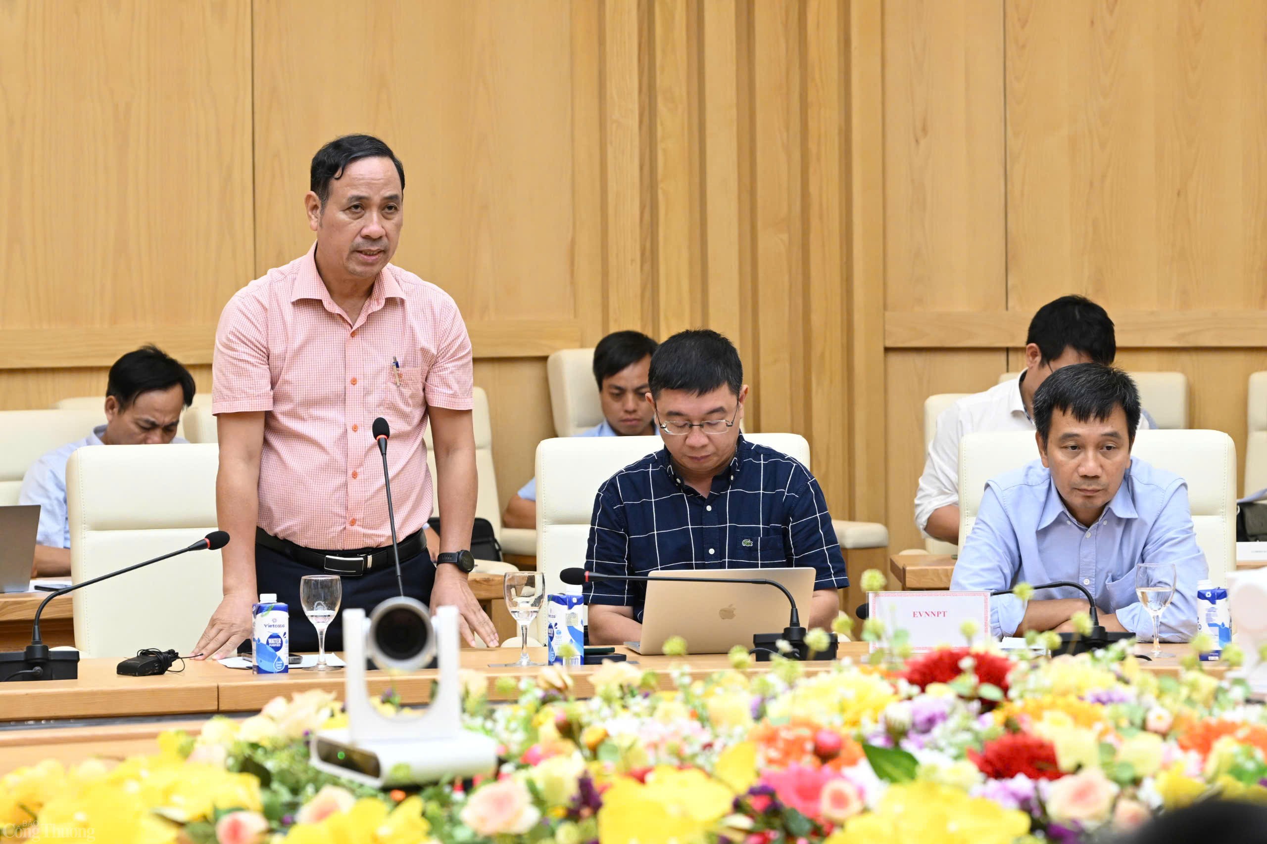 Bộ trưởng Nguyễn Hồng Diên họp trực tuyến với các địa phương về dự án điện Bộ trưởng Nguyễn Hồng Diên họp trực tuyến với các địa phương về dự án điện