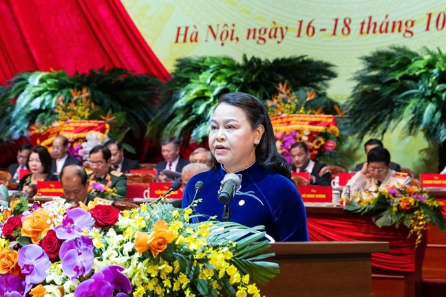 Ủy viên Trung ương Đảng, Phó Chủ tịch - Tổng Thư ký UBTƯ MTTQ Việt Nam khóa IX Nguyễn Thị Thu Hà trình bày Báo cáo chính trị tại Đại hội  Ủy viên Trung ương Đảng, Phó Chủ tịch - Tổng Thư ký UBTƯ MTTQ Việt Nam khóa IX Nguyễn Thị Thu Hà trình bày Báo cáo chính trị tại Đại hội