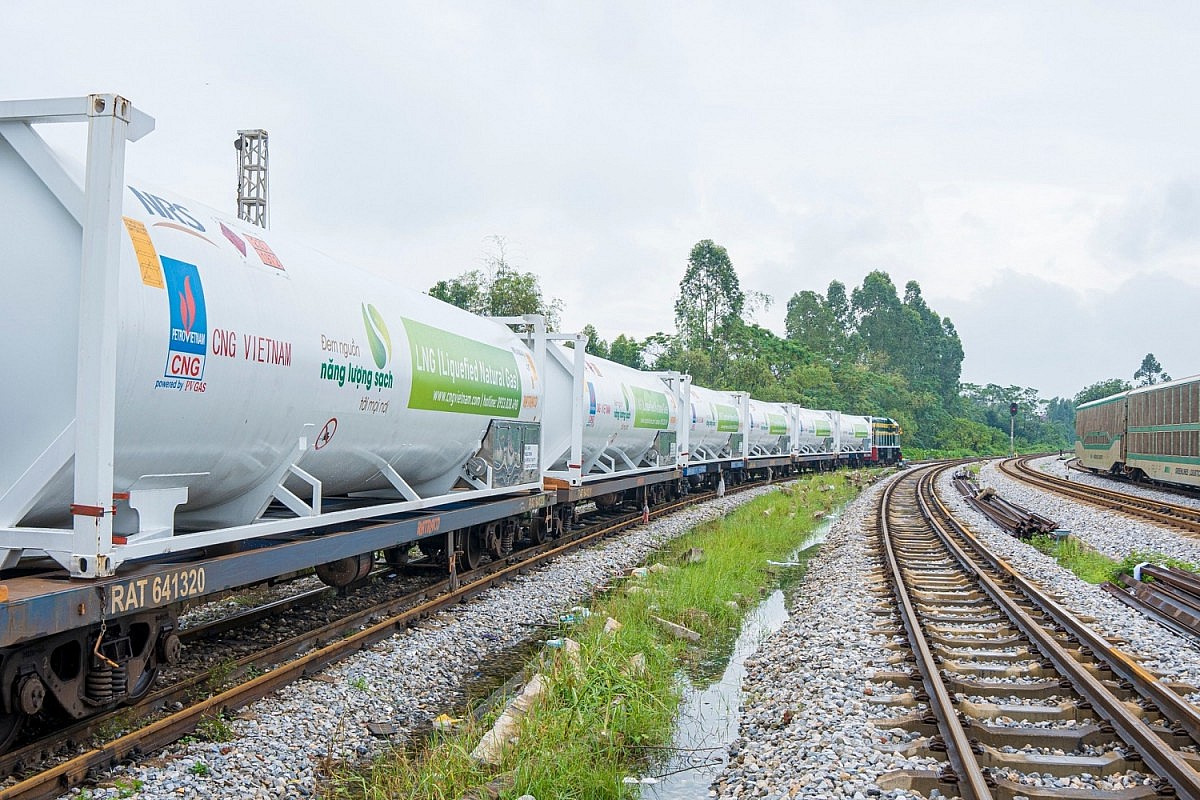 PV GAS và PV GAS CNG thực hiện vận chuyển LNG ra miền Bắc bằng đường sắt để cung ứng cho khách hàng PV GAS và PV GAS CNG thực hiện vận chuyển LNG ra miền Bắc bằng đường sắt để cung ứng cho khách hàng