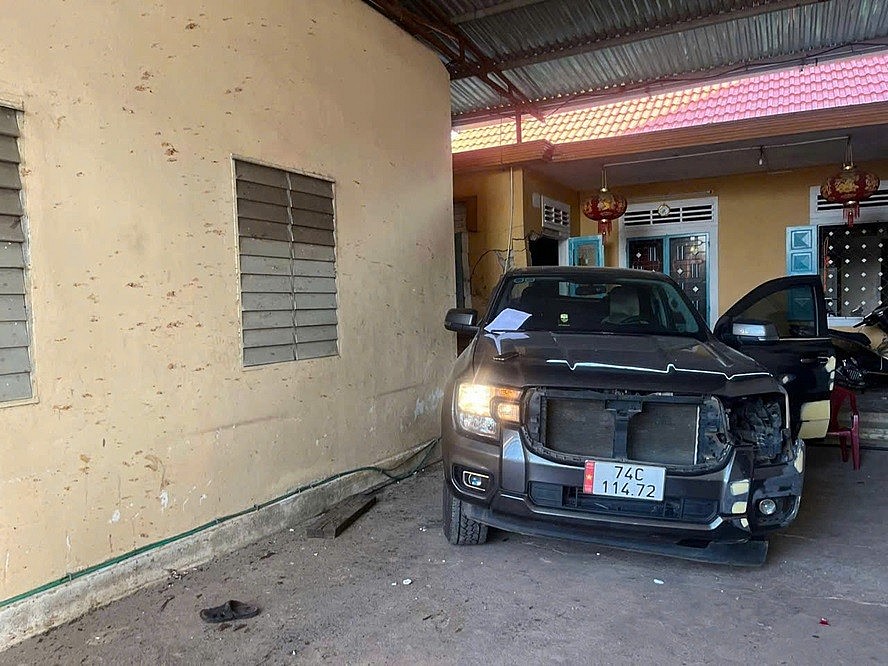 Quảng Trị: Xe bán tải lao vào nhà dân khiến một người tử vong Quảng Trị: Xe bán tải lao vào nhà dân khiến một người tử vong