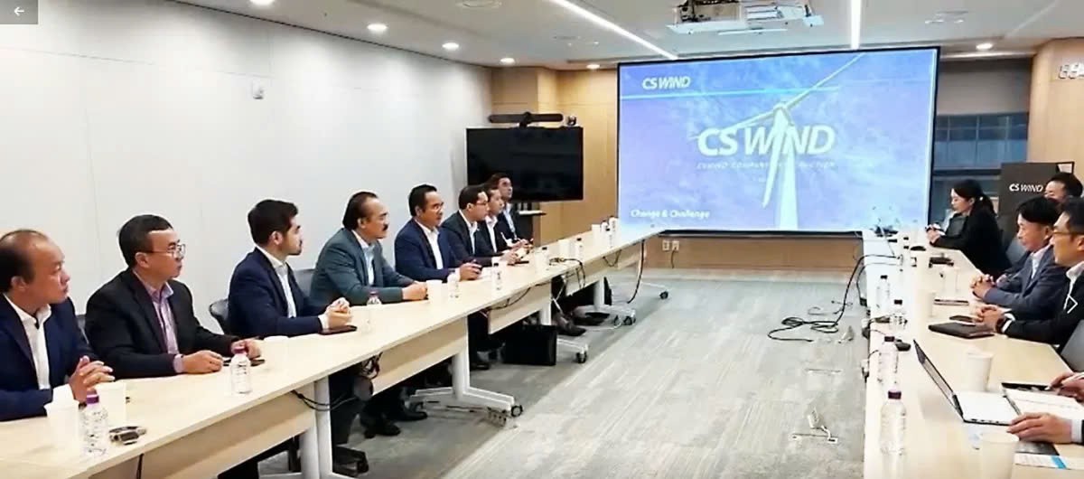 Lãnh đạo tỉnh Long An cam kết đồng hành cùng CS Wind triển khai thành công dự án nhà máy sản xuất tháp gió. Lãnh đạo tỉnh Long An cam kết đồng hành cùng CS Wind triển khai thành công dự án nhà máy sản xuất tháp gió.