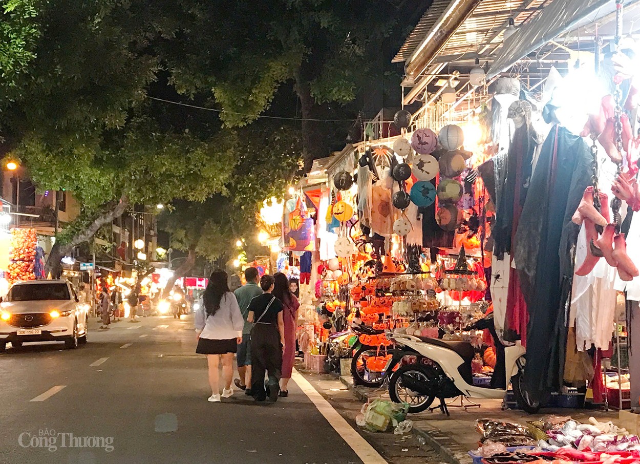 Không khí ‘ma mị’, ‘kỳ bí’ trên phố Hàng Mã trước thềm Halloween