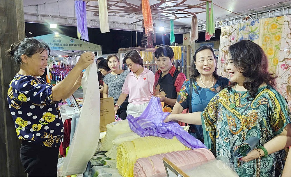 là Lễ hội Thương hiệu sản phẩm thời trang Việt năm 2024  là Lễ hội Thương hiệu sản phẩm thời trang Việt năm 2024