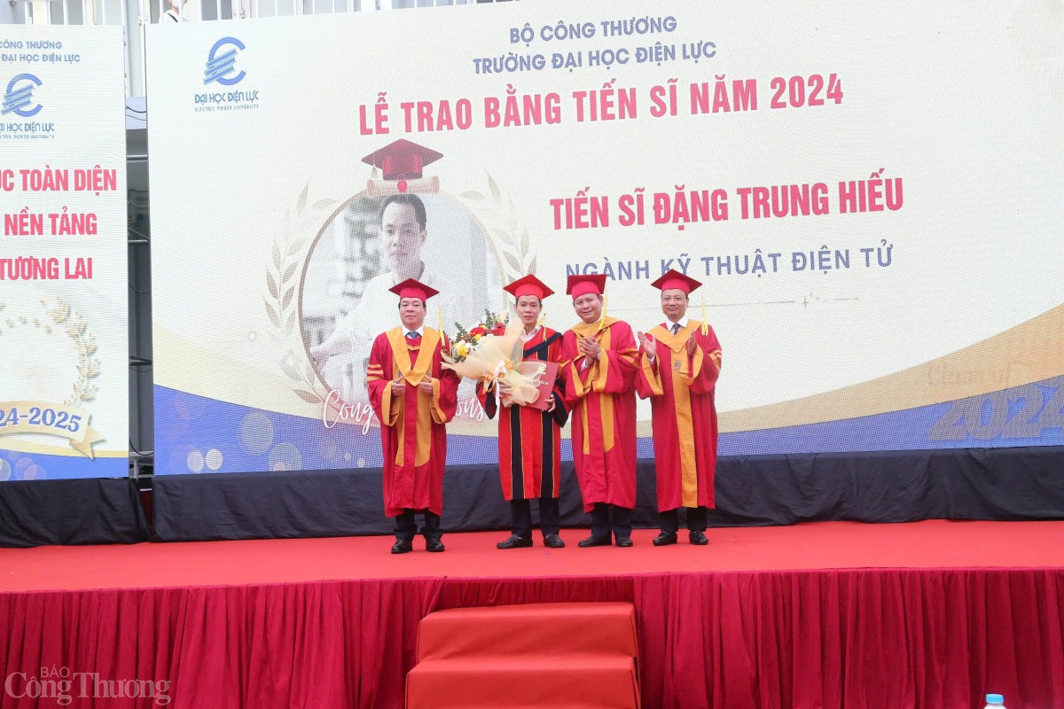 Trường Đại học Điện lực tổ chức lễ khai giảng năm học 2024 và trao bằng tốt nghiệp đợt 2