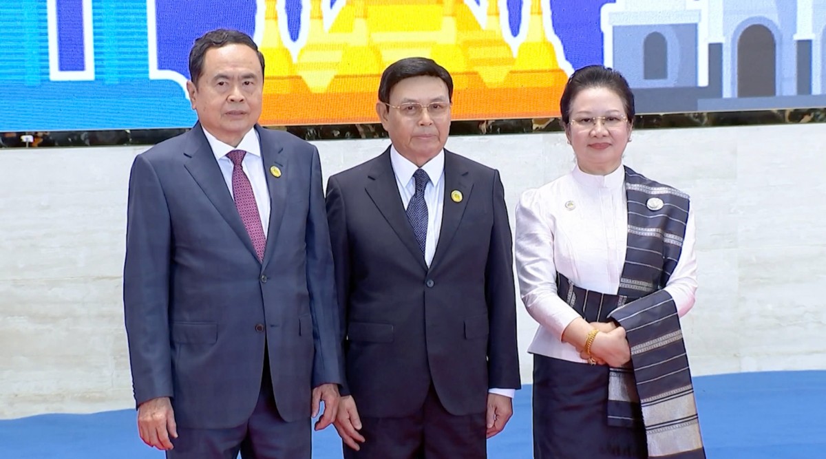 Chủ tịch Quốc hội Lào, Chủ tịch Liên nghị viện ASEAN (AIPA) Saysomphone Phomvihane và Phu nhân đón Chủ tịch Quốc hội Trần Thanh Mẫn tham dự Phiên khai mạc Chủ tịch Quốc hội Lào, Chủ tịch Liên nghị viện ASEAN (AIPA) Saysomphone Phomvihane và Phu nhân đón Chủ tịch Quốc hội Trần Thanh Mẫn tham dự Phiên khai mạc