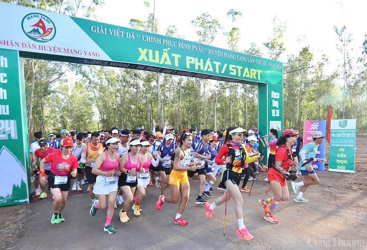 Hơn 550 chân chạy trải nghiệm cung đường xuyên rừng tuyệt đẹp tại Giải Việt dã ‘Chinh phục đỉnh Pờ Yầu’