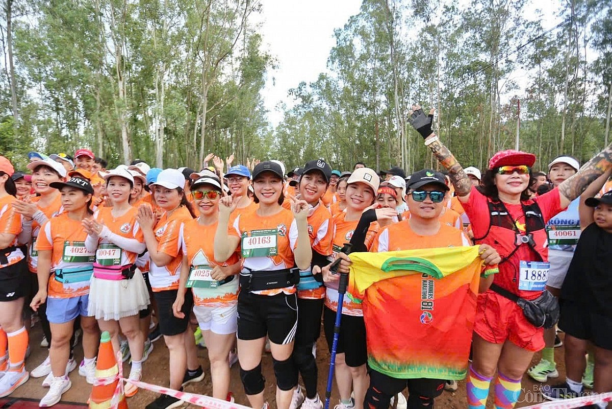 Hơn 550 chân chạy trải nghiệm cung đường xuyên rừng tuyệt đẹp tại Giải Việt dã ‘Chinh phục đỉnh Pờ Yầu’